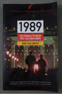 - 1989 - The struggle to create post-cold war Europe. Mary E. SAROTTE - photos