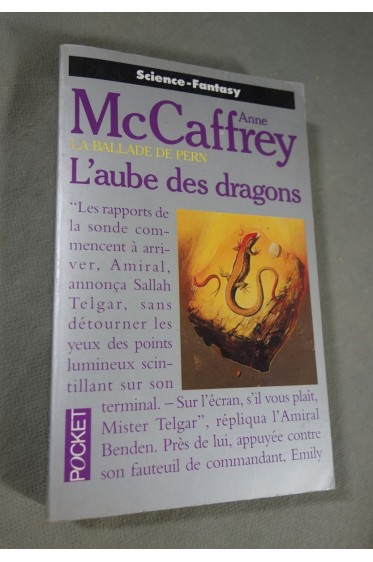 La ballade de Pern Tome 8 : L'Aube des dragons